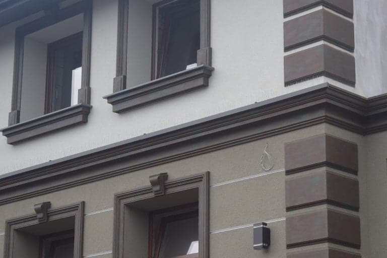 rodzaje sztukaterii elewacyjnej
